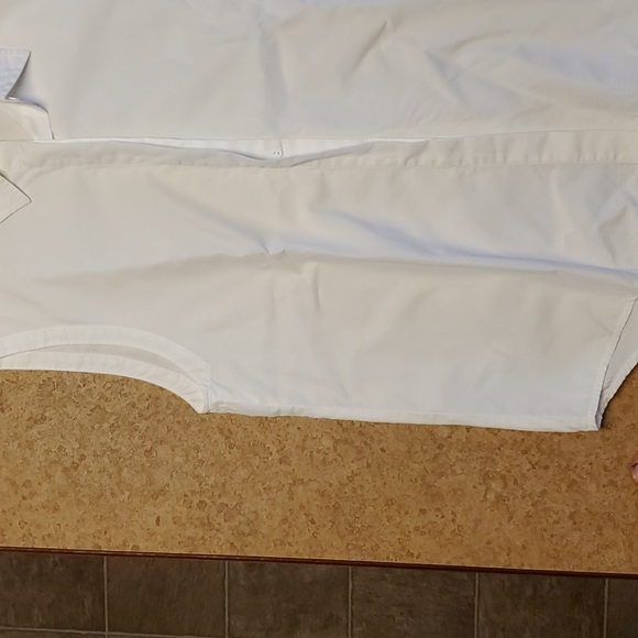 Sleeveless white hidden button top - Picture 5 of 5